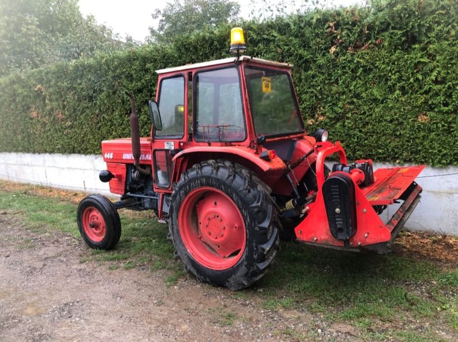 Vând  Tractor Universal 445 și utilaje agricole