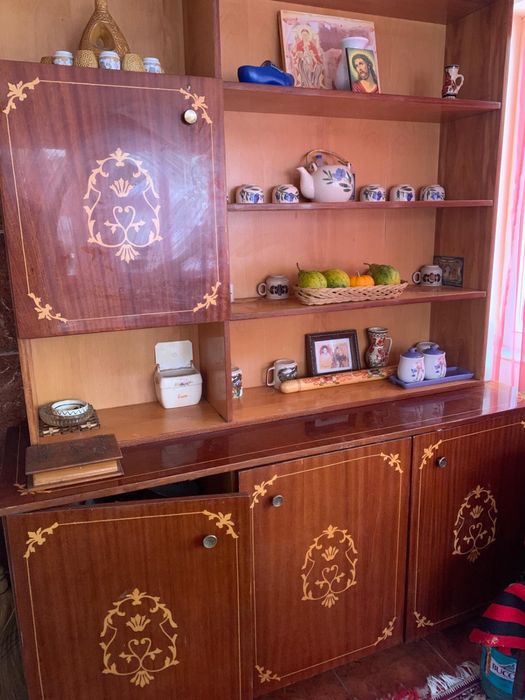 Vand mobila de lemn masiv