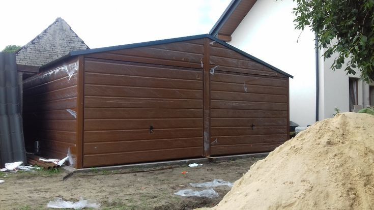 Garaj pe structura metalica izolate din panouri sandwich  5 x 5m
