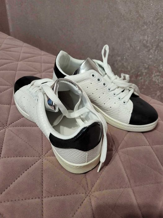 Нови кожени  маратонки