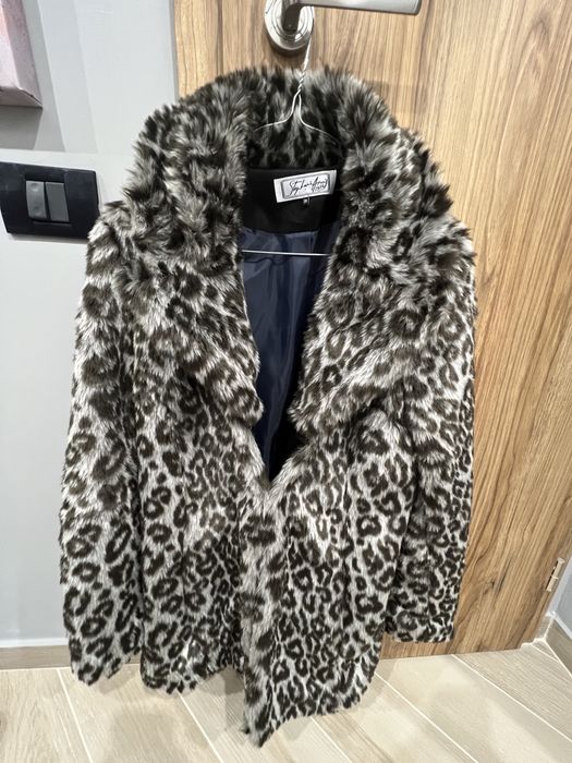 Haina blana sintetica