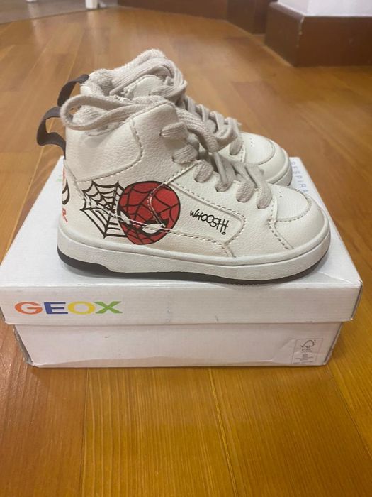 Ботинки на мальчика человек-паук Zara