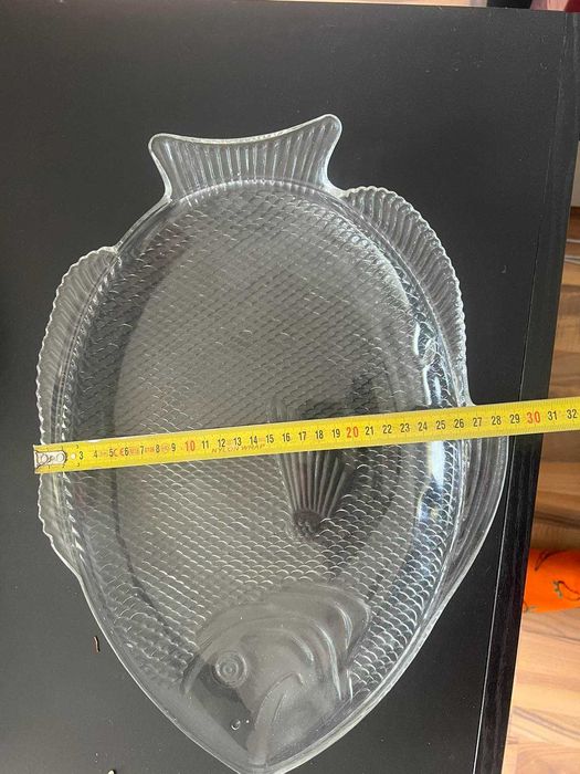 Три стъклени плата за риба.