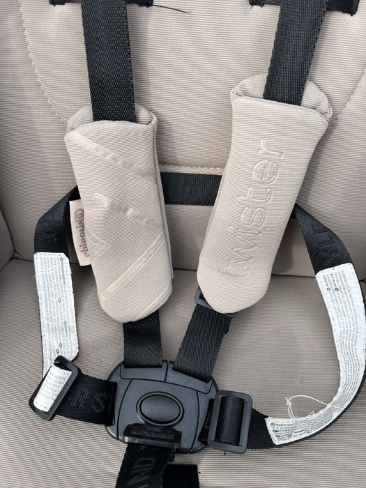 Carucior Chipolino Twister cu sezut rotativ