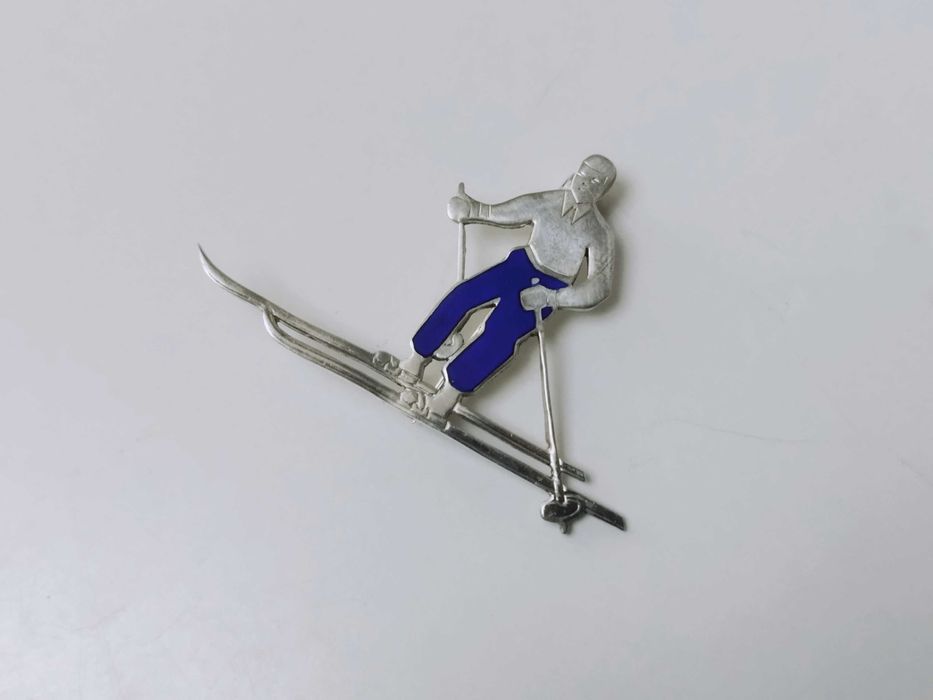 Insigna sportiva argint 935 schior cu email albastru .