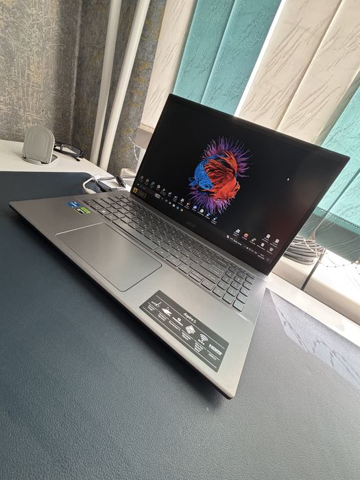 Продам ноутбук .