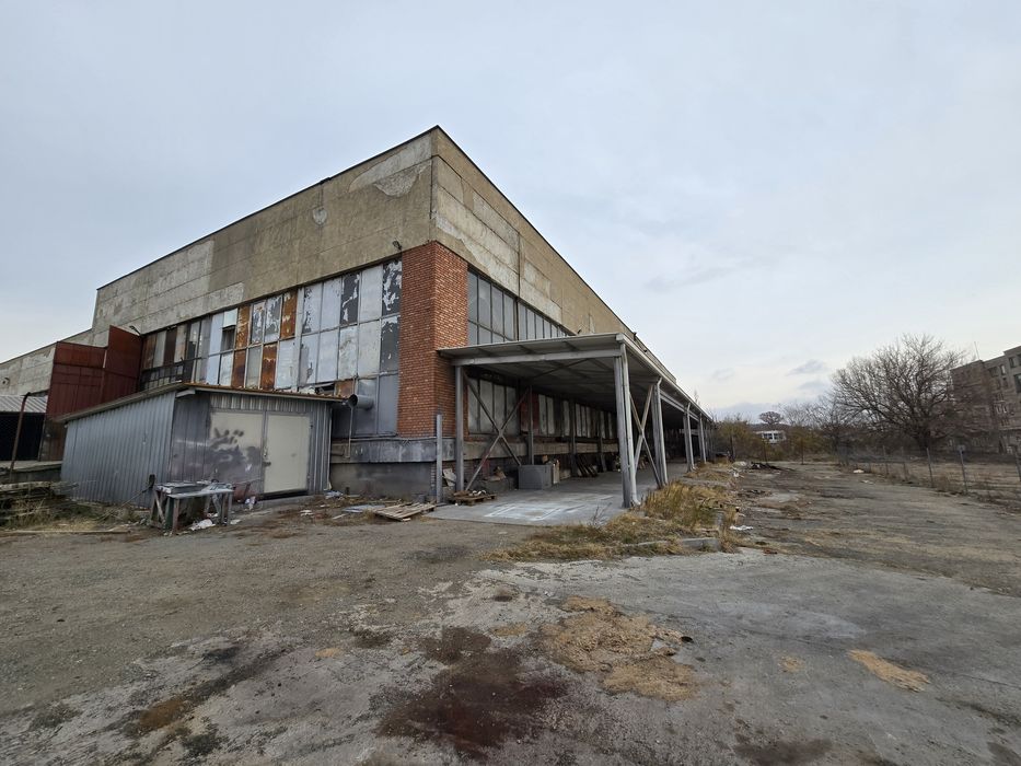 Продава се Промишлена сграда в Казанлък - 5015 кв.м за 339 €/кв.м - Снимка #5