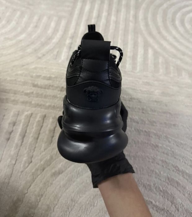 versace chain reaction