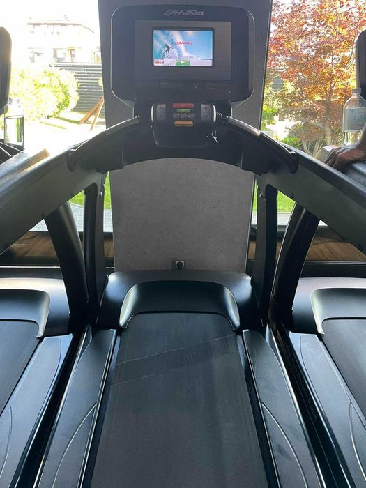 Бягаща пътека - life fitness