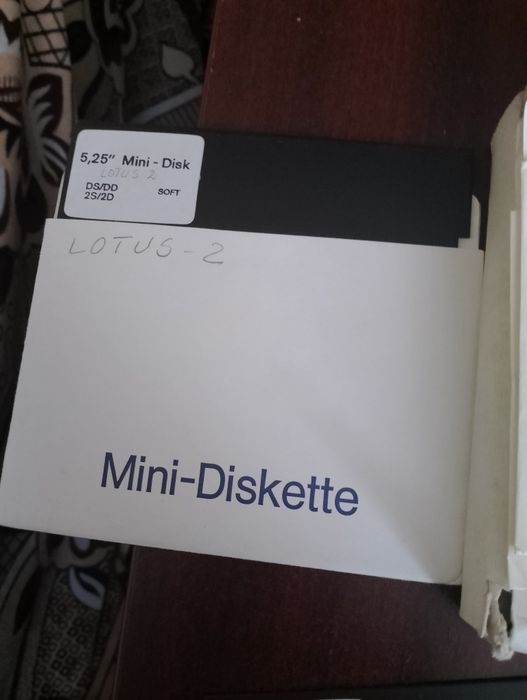 Дискети 5,25 инча. Нови и със програми.