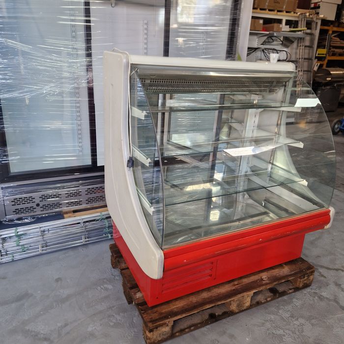 Сладкарска хладилна витрина