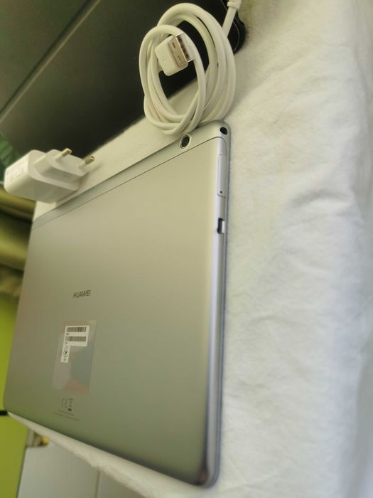 Tableta Huawei MediaPad T3  10  Model AGS-L09 cu husa,incarcator si cablu de date
