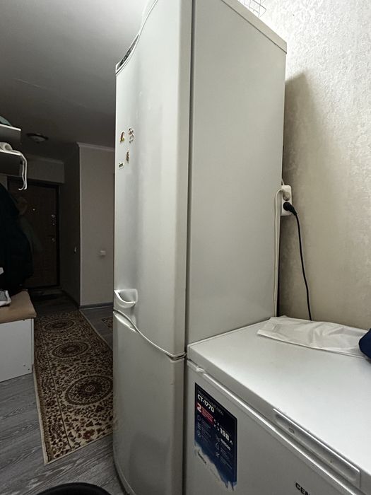 Холодильник атлант, в рабочем состоянии