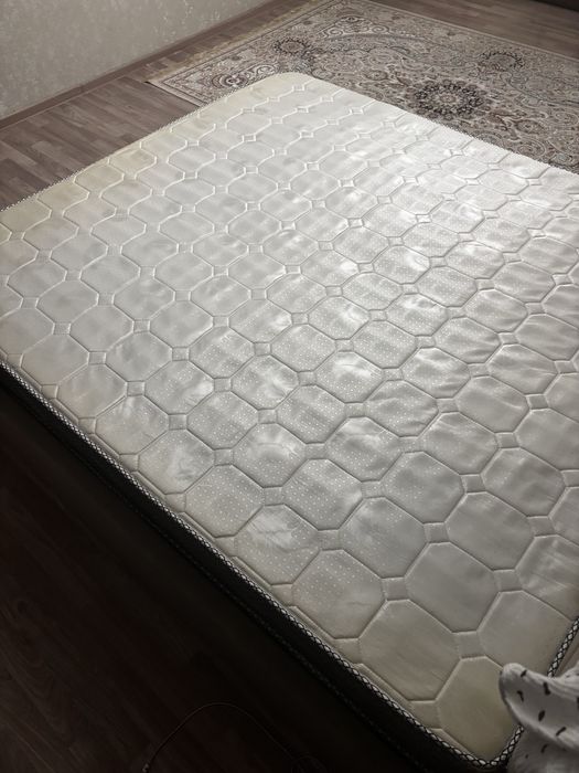 Матрац в хорошем состоянии