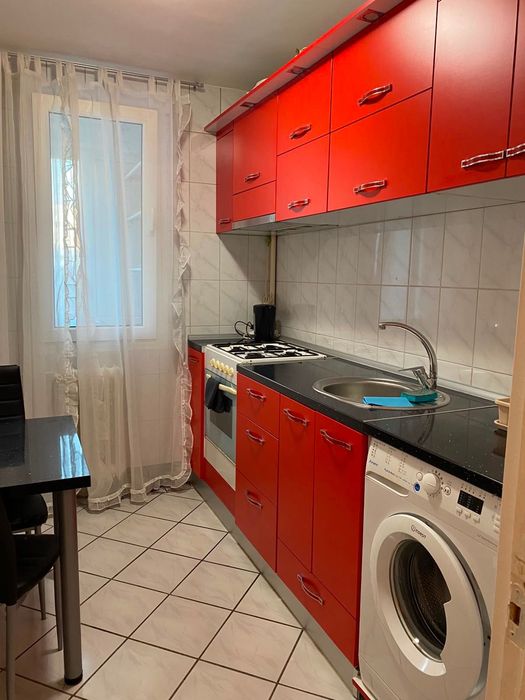 Inchiriez apartament 2 camere, zona Matei Ambrozie