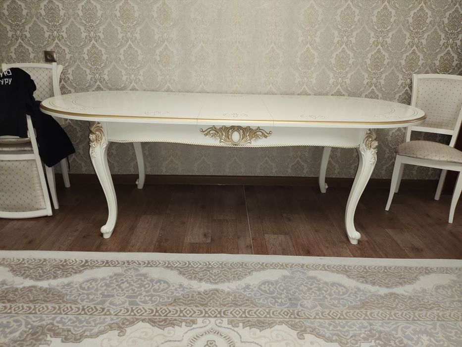 стол для гостинной