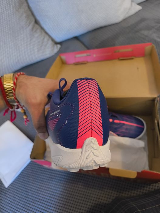 Нови стоножки Puma номер 42