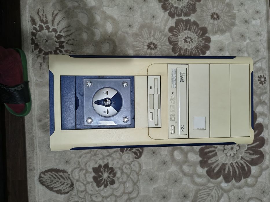 Carcasa PC cu sursă