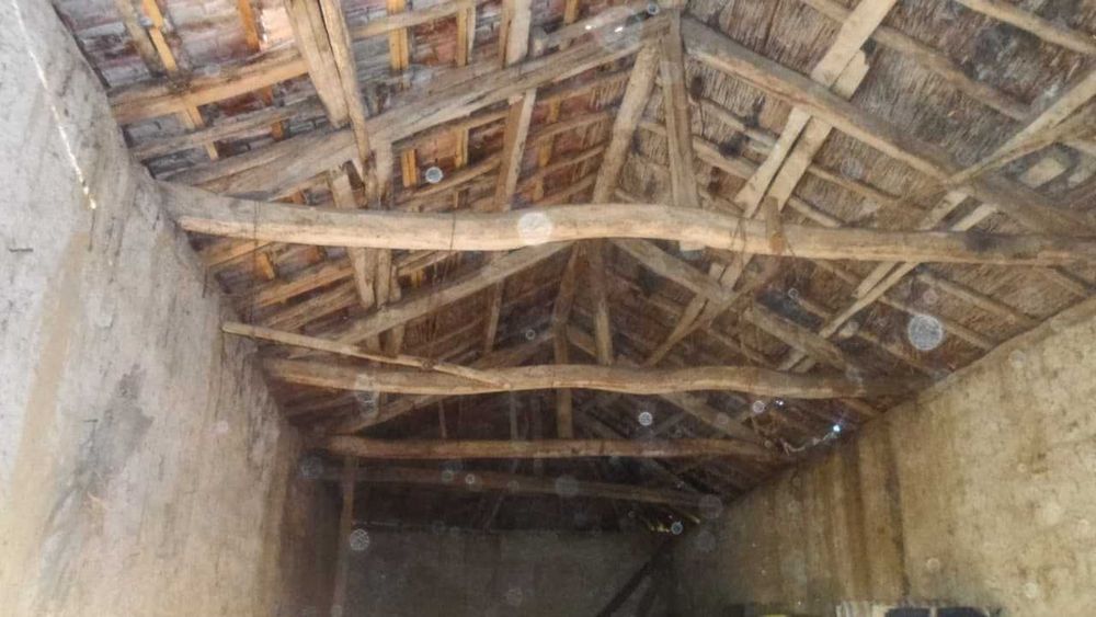 Стопанска постройка 180кв. с двор 1,5 декара с.Житница