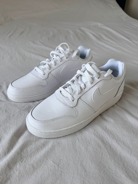 Чисто нови Nike обувки