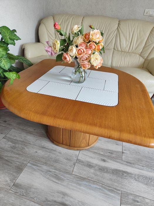 Set canapea + masă+ fotoliu