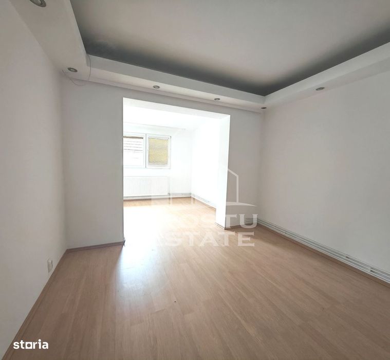 Apartament de vanzare cu 2 camere, decomandat, centrala proprie, Toron — fotografia 2