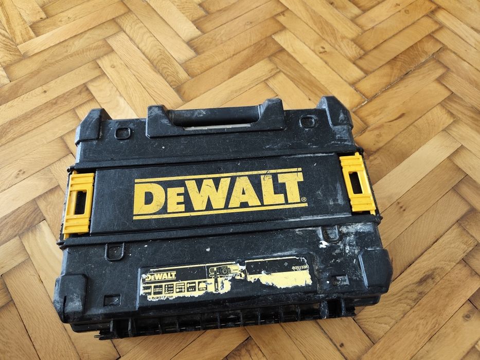 Cutia este originală, provine dintr-un kit cu bormașină D25133k