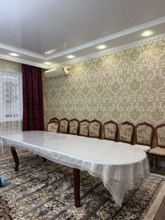 Стол для гостинной