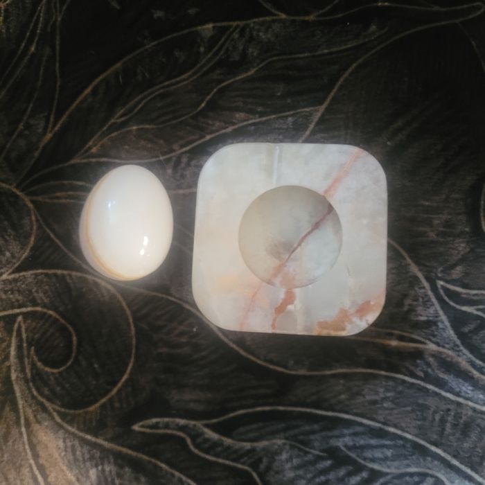 Яице и пепелник оникс   Дамска  гривна от кост