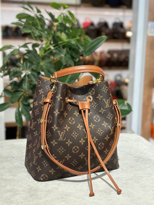 Geanta Louis Vuitton Noua !!! Dimensiuni 28/25 !!!