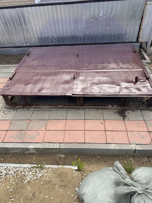 гаражные ворота с рамкой