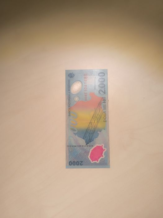 Bancnota de 2000 lei de la eclipsa