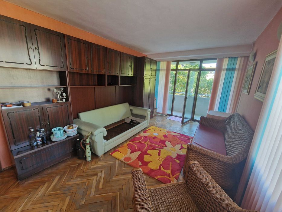 Тристаен апартамент за продажба в идеалния център на гр. Благоевград