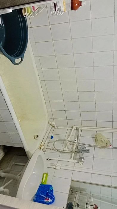 Уй сотилада 3 мик жихозла билан