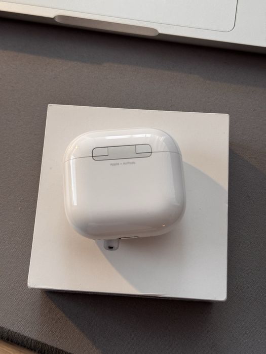 Apple Airpods 5 cu carcasa MagSafe