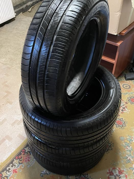 Vand anvelope de vara Michelin intr-o stare buna .