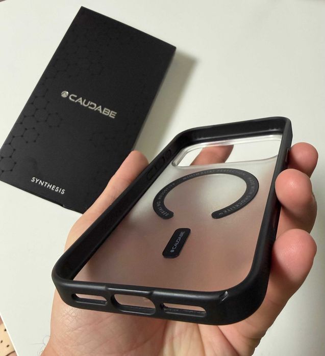 Husa premium Caudabe Synthesis Frost pentru Apple iPhone 17 Pro Max