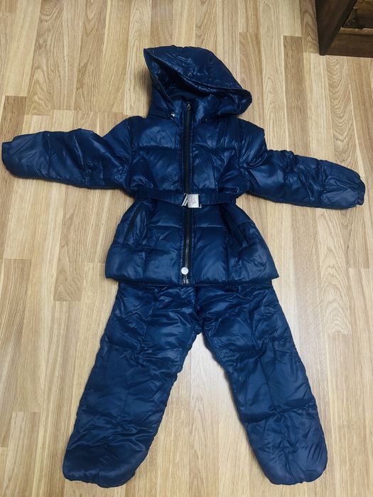 Продам комбенизоны , куртки на девочку.
