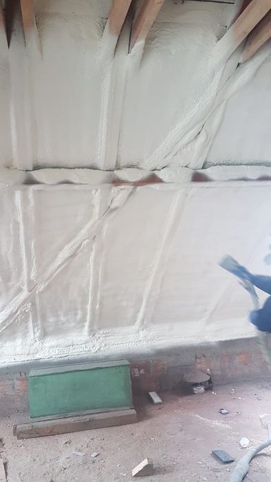 Izolatie Spuma Poliuretanica acoperiș si pod. Firma+Garanție 20 ani.