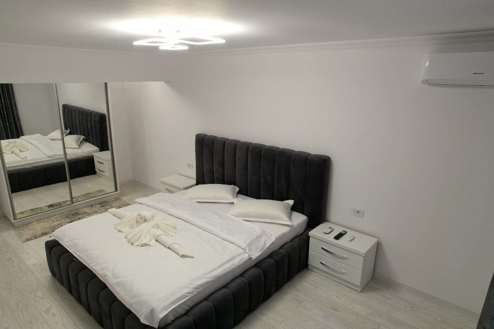 Vând apartament centrul stațiunii Băile Herculane