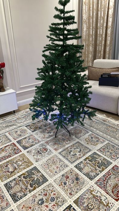 Новогодняя елка. Как новая, в коробке. Пользовались аккуратно, бережно