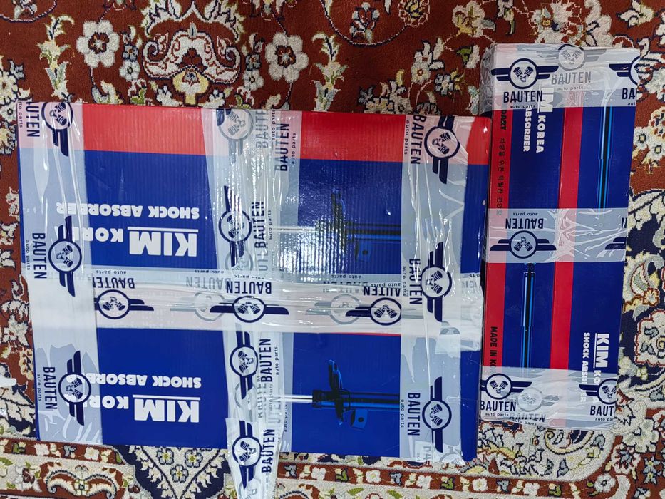 Продам комплект стоек на хендай Туксон 20 г