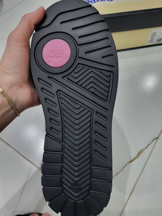 Женская кожаная обувь