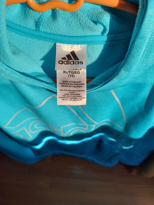 Дамски суичър  нов S/M -размер 25 лв.