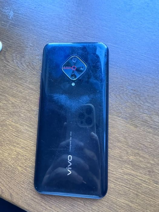 Продам смартфон Vivo 1920