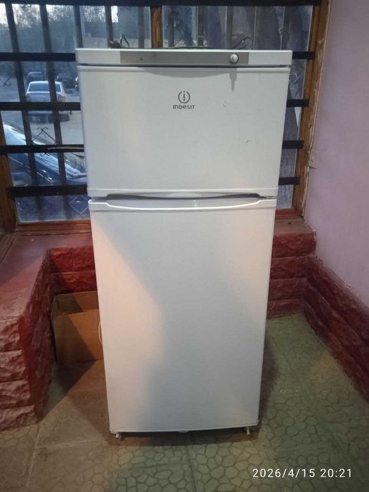 Холодильник Indesit