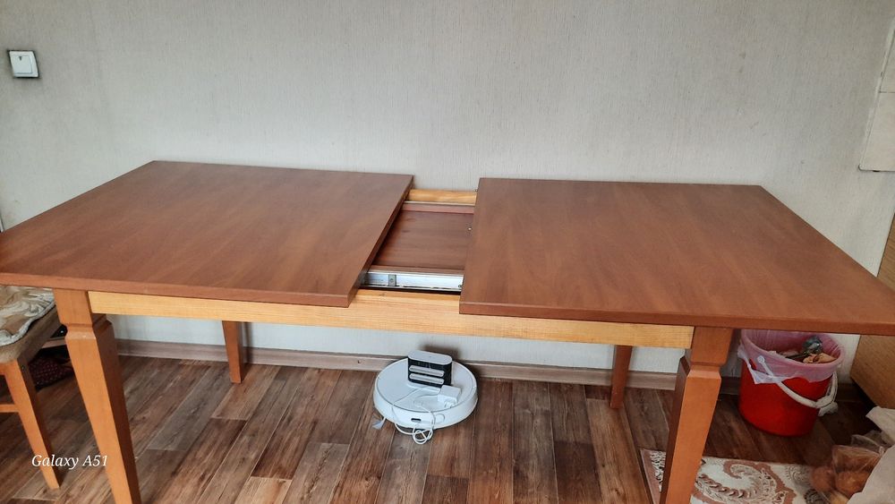 Продам кухонный стол