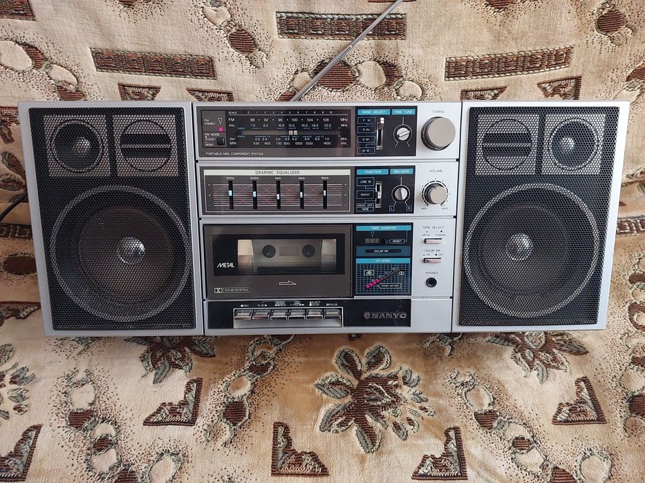 Магнитофон SANYO модель c 80