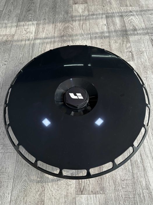 Lixiang kalpak Li logosi bilan