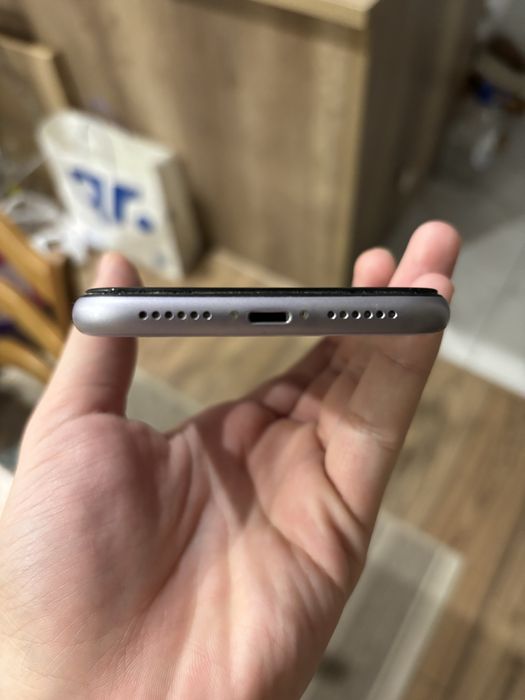 Продам айфон 11